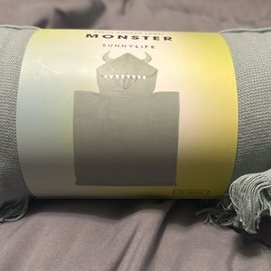 Sunnylife 100% organic cotton hooded kids towel.